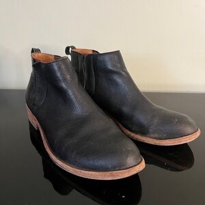 Kork-Ease Velma Ankle Boot Black Leather Pull On Women Size 9